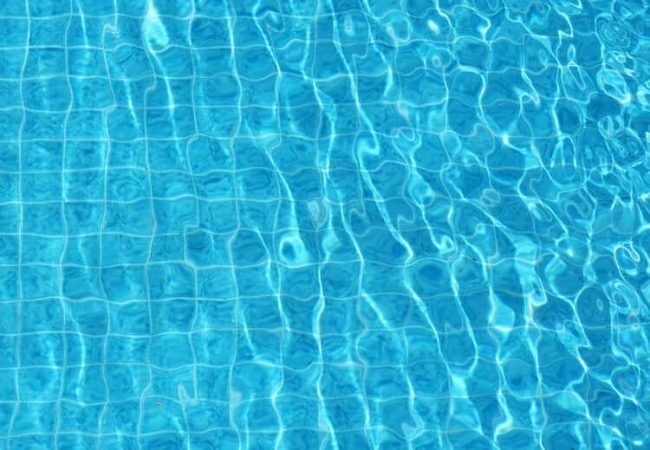 Saltwater Pools vs Chlorine Pools in South Florida Which Is Better for Your Home (Guide)